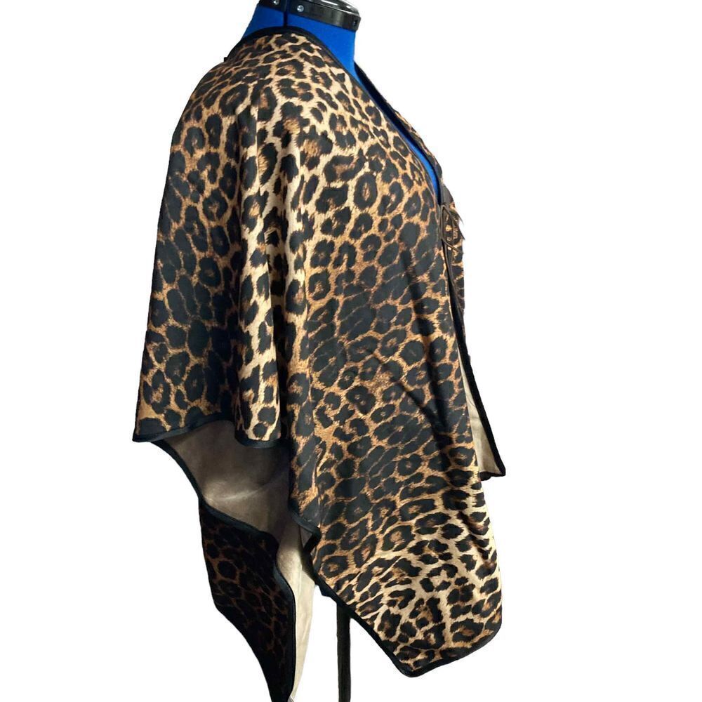 ORIGINAL USA B2B WOMEN’s FASHON  Animal Print Poncho Cape  w/Tassels‎ - Picture 2 of 12